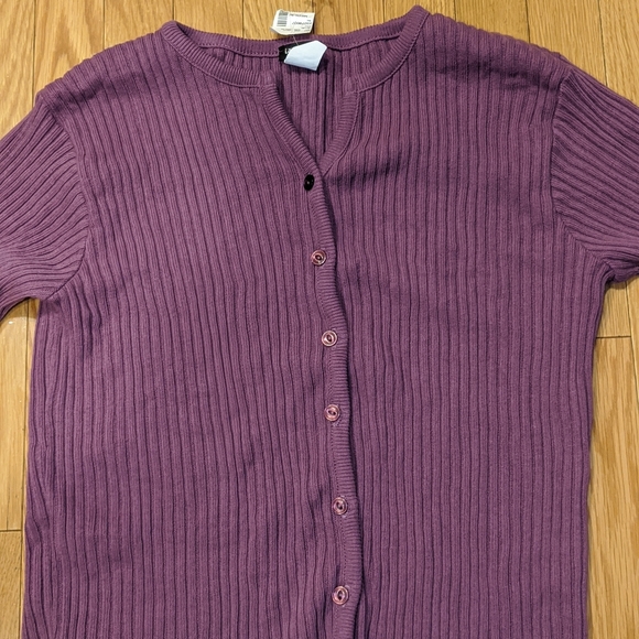 Langents women's size 8-10 button down sweater. - Picture 7 of 7